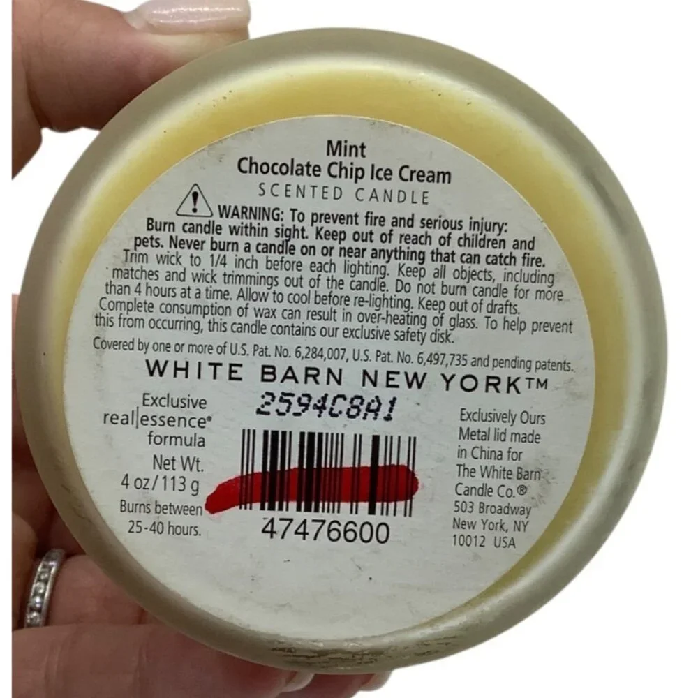 True Temptations Mint Chocolate Chip Ice Cream Scented Candle White Barn 4 oz. - Picture 3 of 3